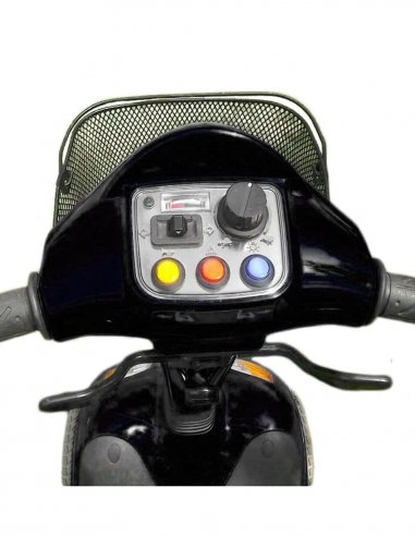 Tableau de bord et guidon du scooter handicapé et PMR senior Kymco Super 6 et 8 en Noir