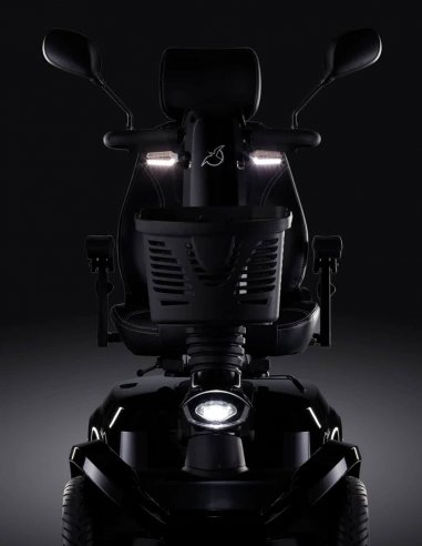 Vue avant avec lumière allumé du scooter électrique handicapé PMR senior Life & Mobility Presto S en noir